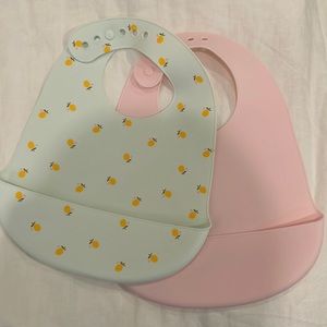 Lila & Jack silicone bib set
